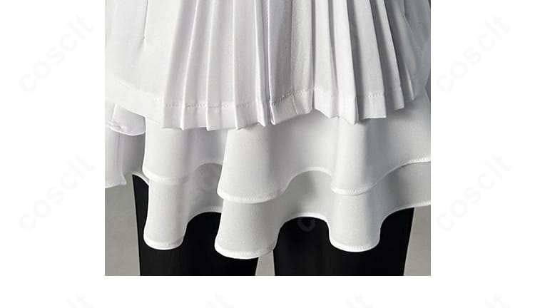 シャツ裾のディテール。動いても整いやすいヘム処理で、はだけにくい着用感をサポート。