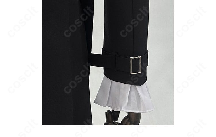 袖口装飾の詳細。カフ周りの形状とステッチの精度が分かるディテールショット。