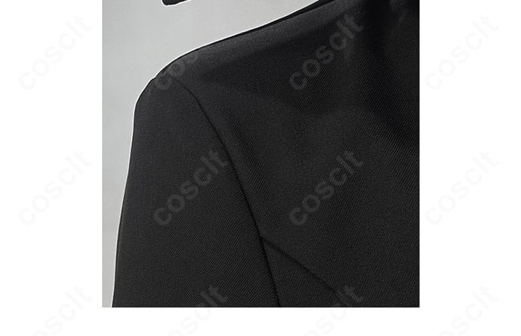 肩と袖の装飾アップ。袖口の切り替えとステッチワークなど、質感にこだわったディテール。