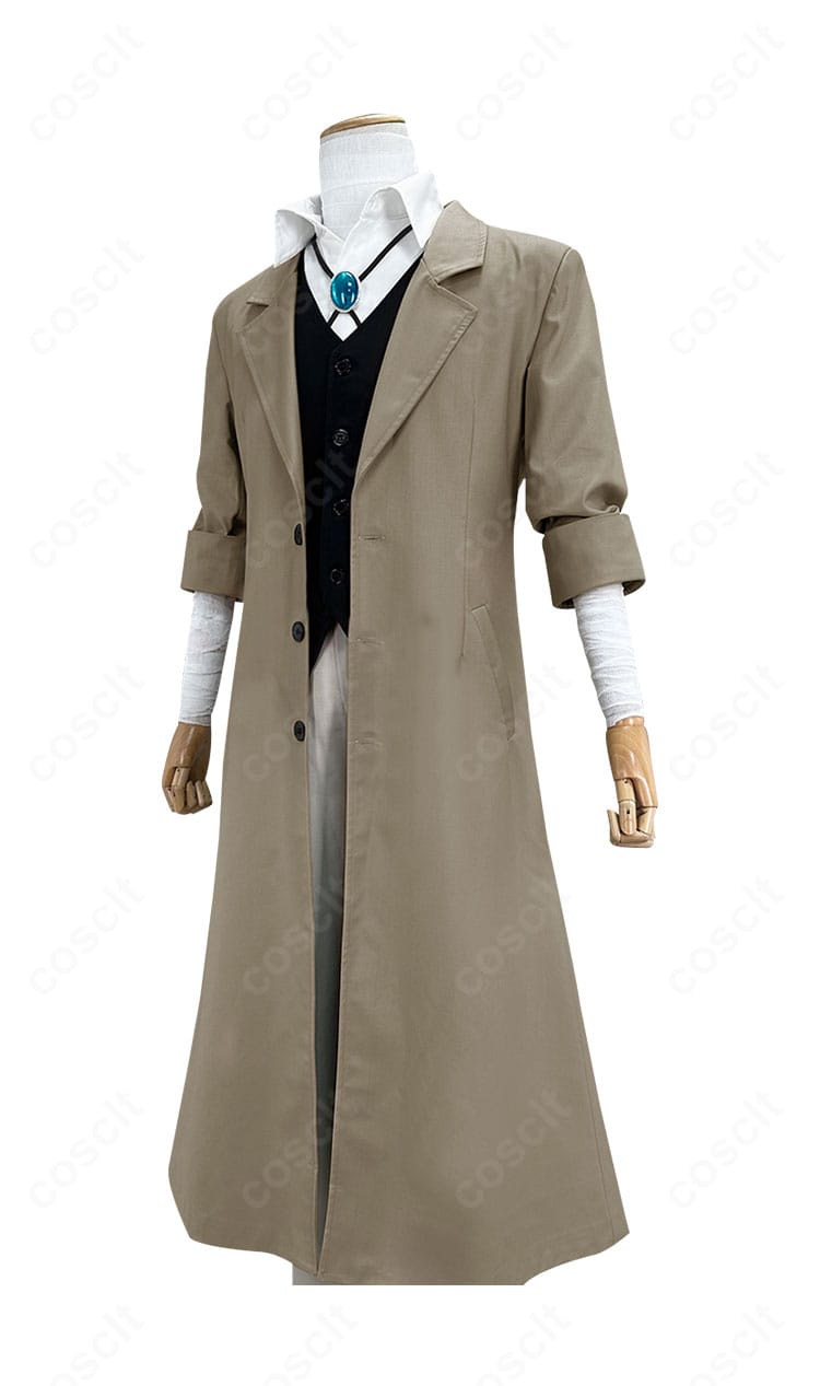 太宰治コスプレ衣装の側面。コートの落ち感とパンツのシルエットを確認できる