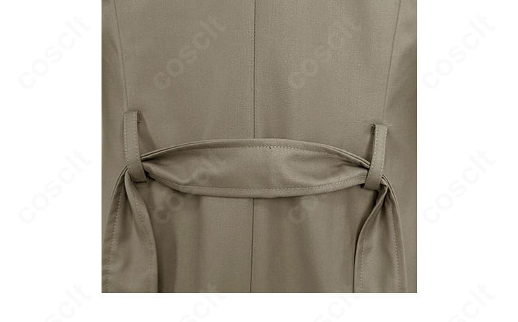 コスプレ衣装の背面ヨークと裾のディテール。再現度の高さを示す写真