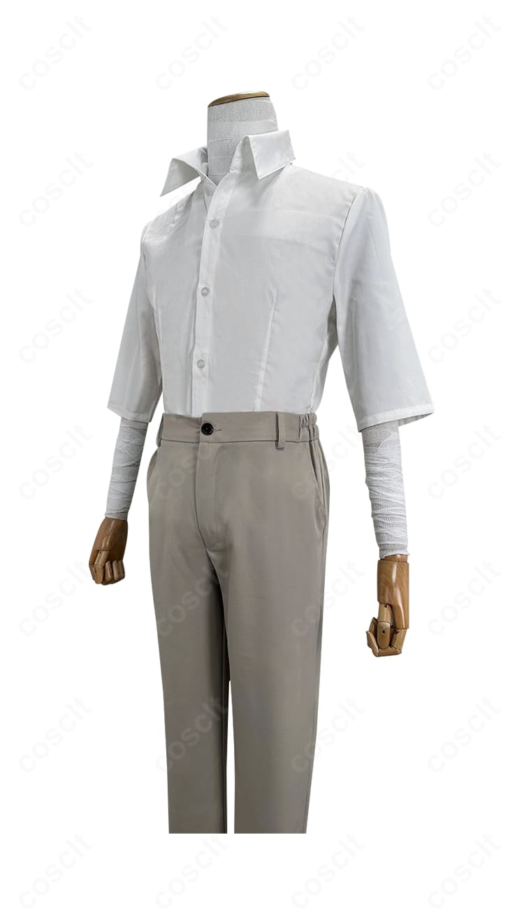 太宰治のシャツディテール。襟元と前立ての仕上がり、質感が伝わる近接画像