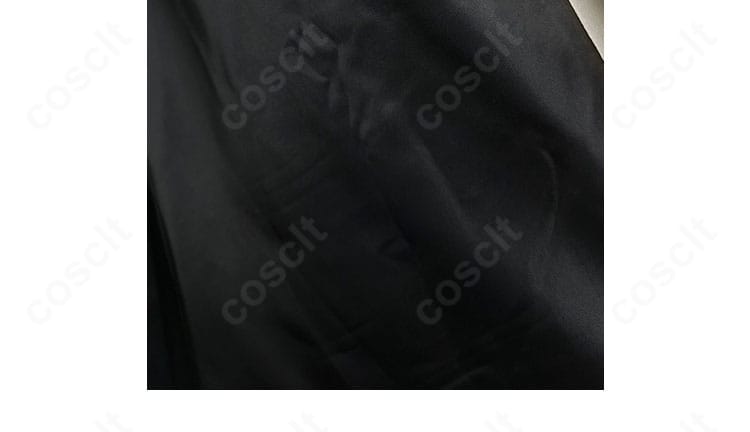 コート裏地のデザインと内側のパイピング処理を示すディテール写真