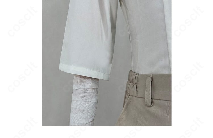 袖口装飾の近接。コスプレ全体のアクセントとなるデザインを強調