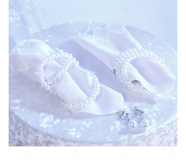 袖カバー装飾のディテール。エッジのデザインと質感