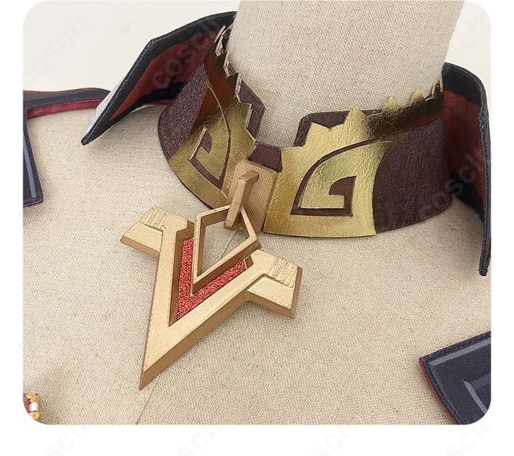 マーヴィカ 炎神 コスプレのネックレス装飾詳細。華やかなモチーフと石風パーツの配置