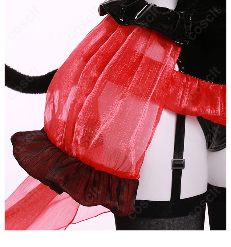 コスチュームのスカート装飾クローズアップ。裾デザインとレイヤードの質感が分かる。