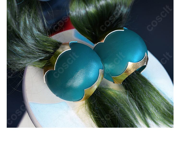 ヘアアクセサリーのクローズアップ。カラーリングと固定クリップの仕様が分かる。