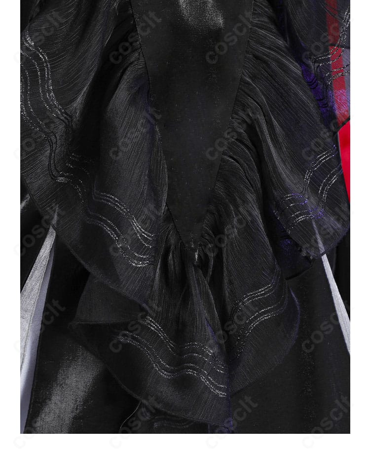 スカート裾装飾の拡大。刺繍と縁取りが撮影映えする仕上がり