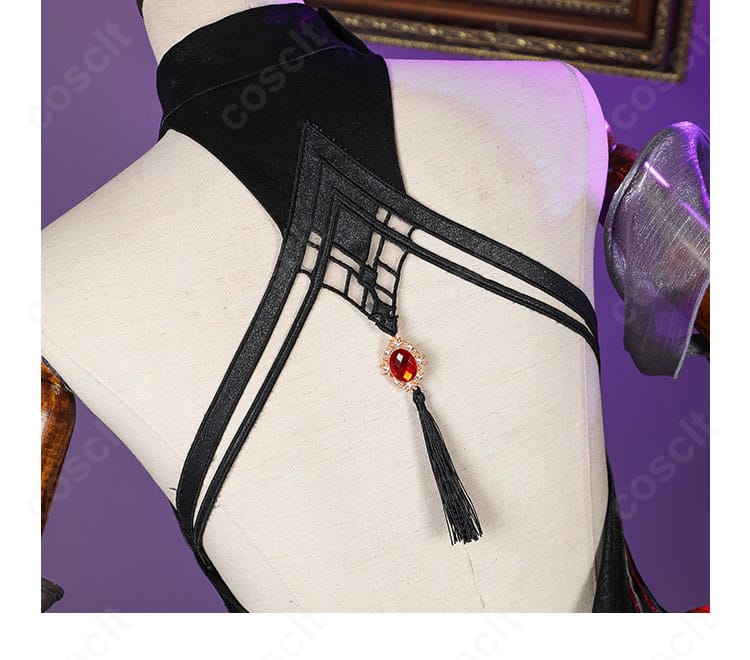 無期迷途 デレーヤ衣装の背面装飾クローズアップ。煌めくパーツ配置と縫製仕上げ