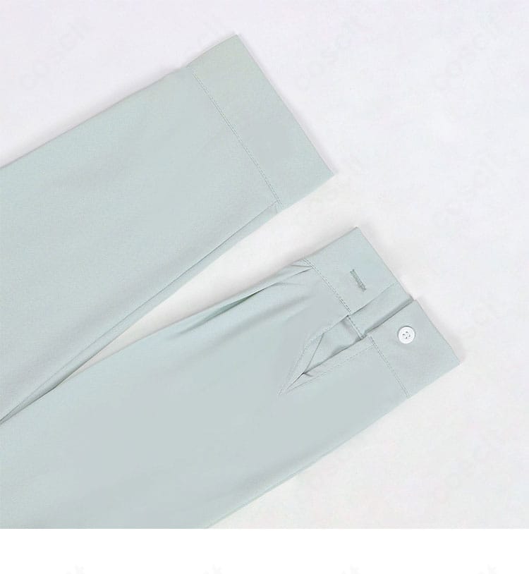 袖部の意匠ディテール。ライン配置と装飾の再現性を示す接写