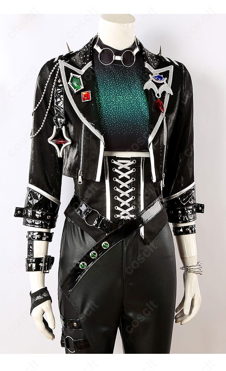 逆先夏目 衣装・装飾パーツのクローズアップ。刺繍モチーフとアクセサリーの質感が伝わるディテール写真。