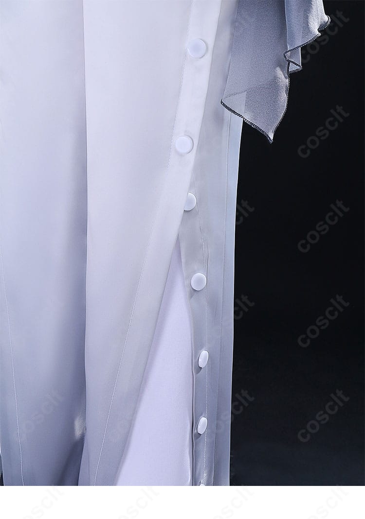 パンツ部分の装飾とシルエット。脚線が綺麗に見えるカッティングの解説カット