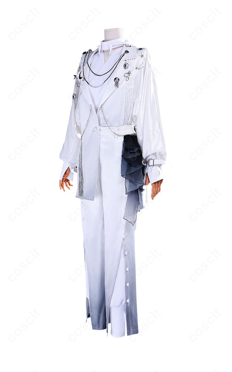 東雲彰人 コスプレ衣装のサイドビュー。コートのシルエットと腰周りのレイヤー感を強調