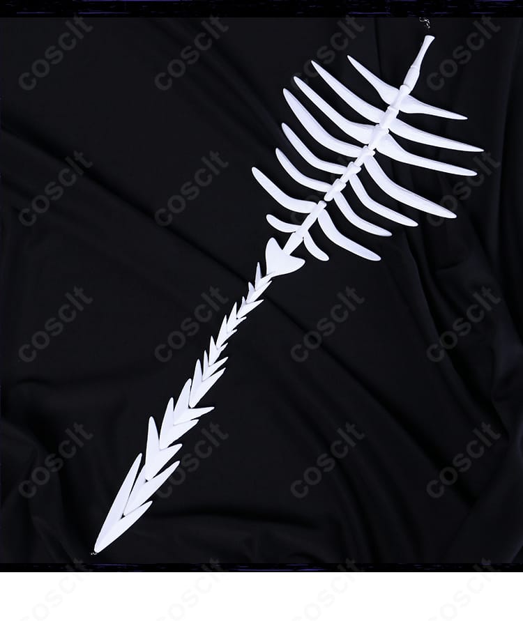 背中の飾りディテールの拡大。チェーンの取り回しと固定方法が分かる写真