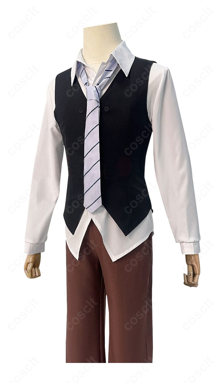 インナー正面のディテール。シャツ前立てとベストの前開き、縫製の整ったステッチをクローズアップ。