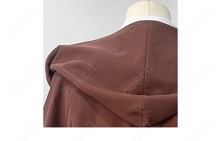 マント内側の装飾。裏地の配色と縫製の安定感を見せるインナー構造。