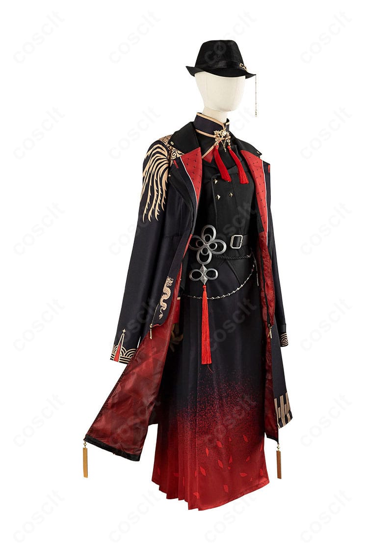 星街すいせいコスプレ衣装の側面ビュー。コートのハリ感とシルエット、腰飾りの位置関係を示す横位置カット。