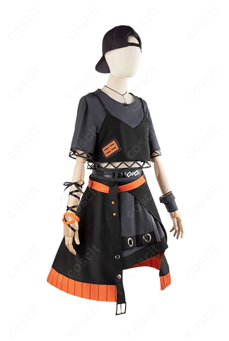 同衣装の側面商品写真。レイヤードとラインの見え方、動きに沿うシルエットを確認可能