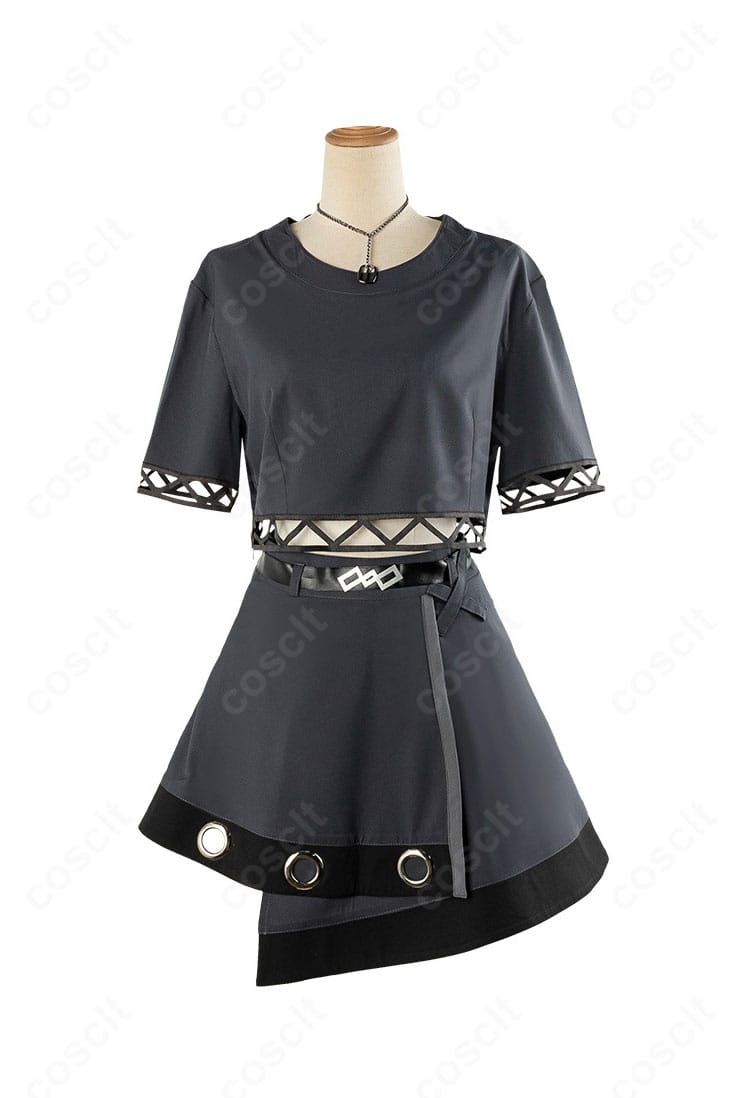 インナーキャミソールの前面ディテール。可愛らしい装飾と胸元のバランスを確認できる