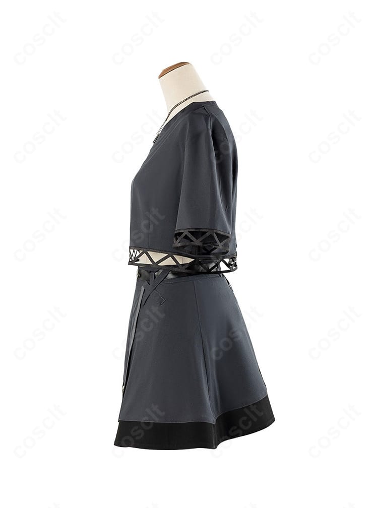 インナー左側の装飾ディテール。レース端やリボンの質感を捉えた近接写真