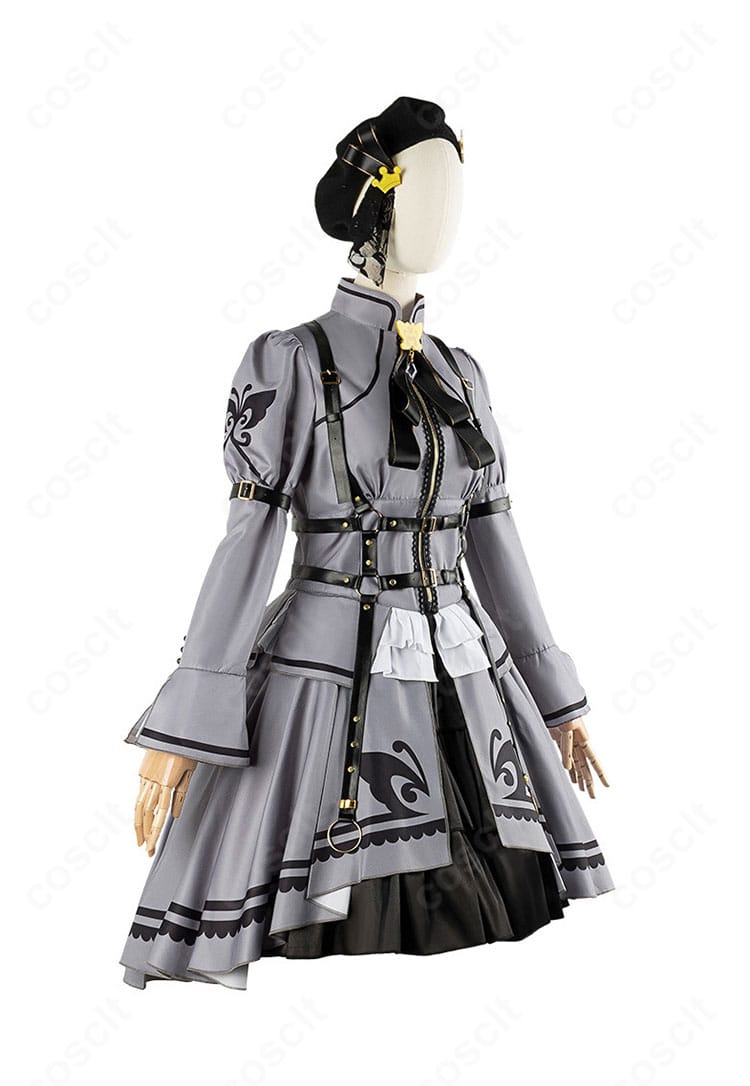 衣装側面のシルエットとパネル切替、スカートの広がりが分かるアングルショット