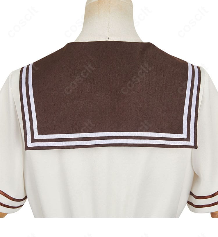 温水佳樹コスプレ衣装の披肩風ディテール。肩にかかるパーツの形状とスタイリッシュなアクセントを紹介。