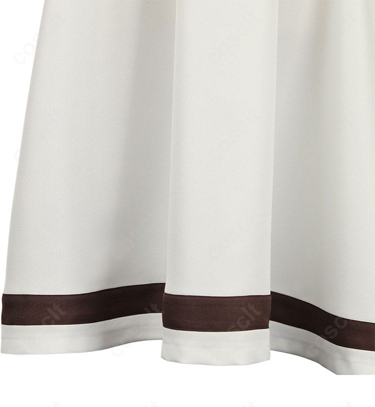 温水佳樹コスプレ衣装のスカート部分クローズアップ。裾の広がりと質感、ステッチの整いを確認。