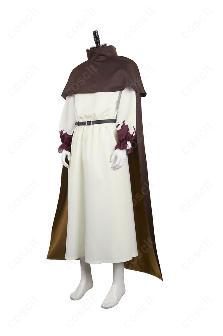 左側ディテールのクローズアップ。肩から裾にかけての縫製ラインとマントの落ち感を確認可能。