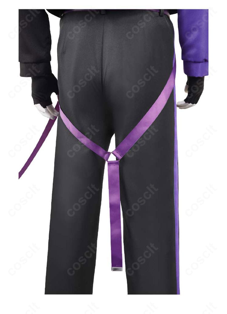 ズボン背面のデザイン。動きに沿うラインで、後ろ姿でもキャラクター性を表現。