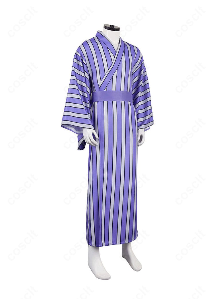 保科宗四郎 浴衣コスプレの右側面。袖の落ち感と脇線の直線的なラインがわかる角度。