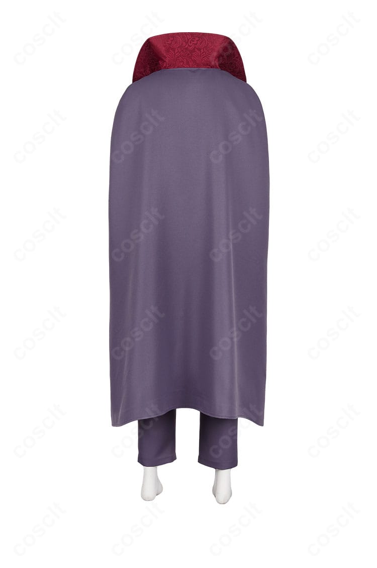 ダンジョン飯 ミスルン 吸血鬼コスプレ衣装の背面。マントの広がりと背面カッティングの完成度を確認できる画像。