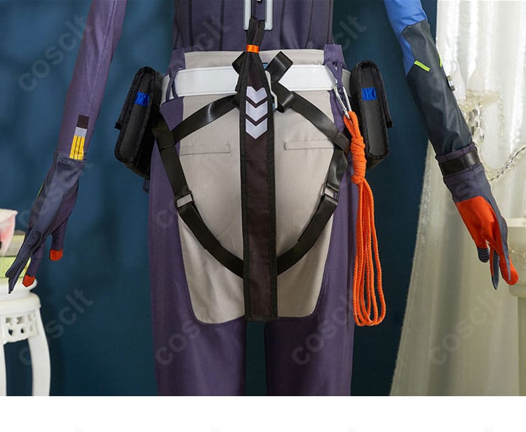 セス・ローウェル衣装 ズボン背面装飾。ポケットや装飾ベルトの配置が分かる。