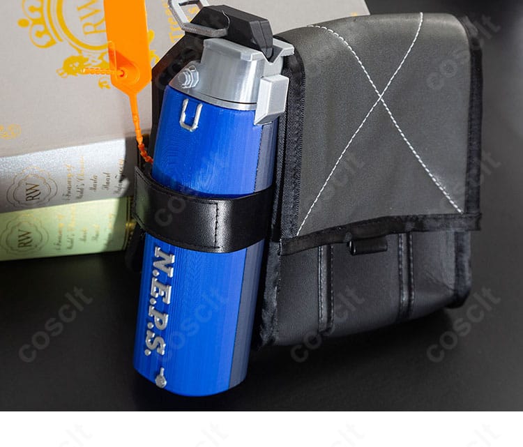 セス・ローウェル衣装 腰部小ポーチの装飾。ウエストポーチのデザインと機能的配置。