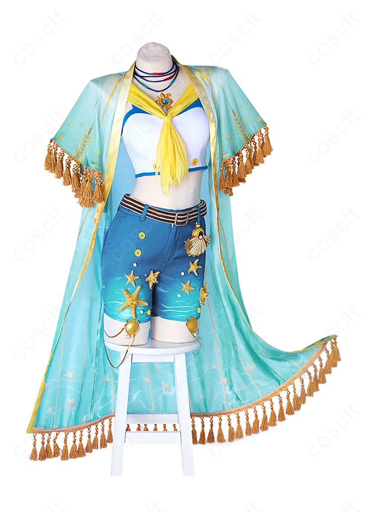 第五人格 祭司 フィオナ・ジルマン 名誉首席コスプレの正面全体像。コートとショートパンツ、腰飾りのシルエットが確認できる画像。