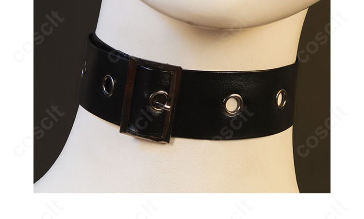 山城恋コスプレ衣装のネックレス装飾。キャラクター性を引き立てるアクセサリー表現。