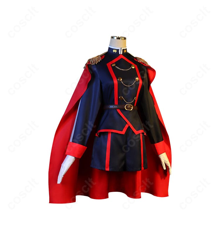 山城恋コスプレ衣装の右側面。上着のラインとマントの落ち感、装飾の光沢が際立つアングル。