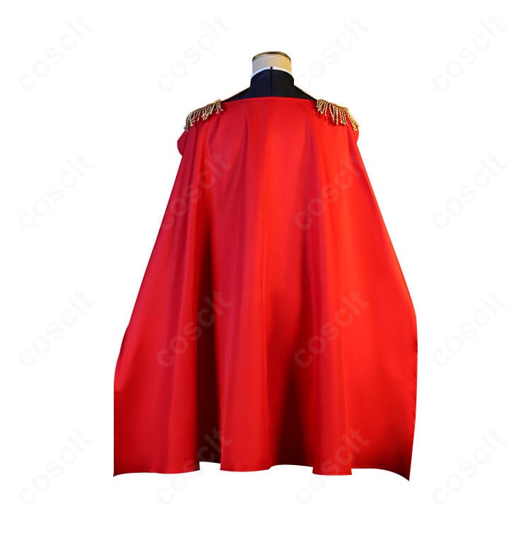 山城恋コスプレ衣装の背面。マントのドレープと背面装飾の再現度が分かる構図。