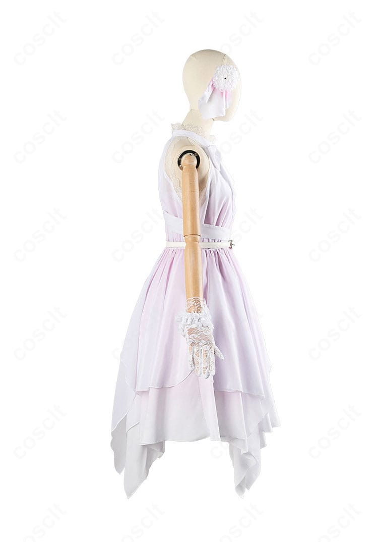 右側装飾アップ：刺繍とアクセサリーの質感・留め付け方法が分かるディテール写真