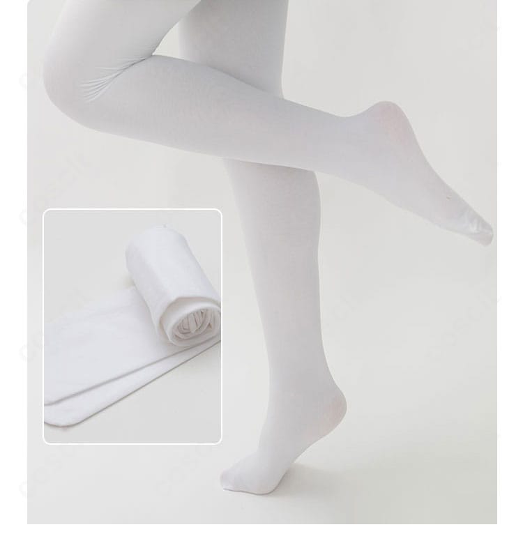 靴下の装飾ディテール。口ゴムのフリルとリボンで足元の可愛さを演出。