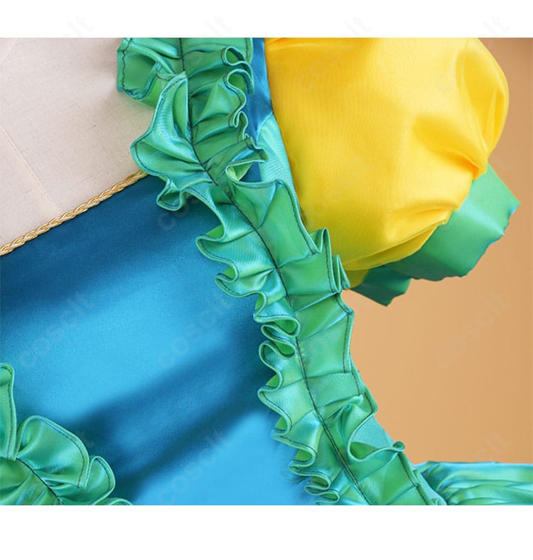 ドリゼラ・トレメイン 実写版ドレス 前胸部ディテール。精緻な装飾で上品な華やかさを強調。