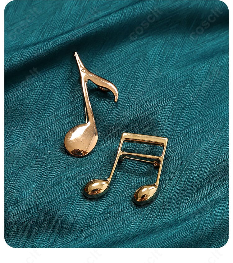 初音ミク『エンジョイ！大阪 2024』コスプレ衣装の胸前アクセサリー詳細｜胸飾りと留め具