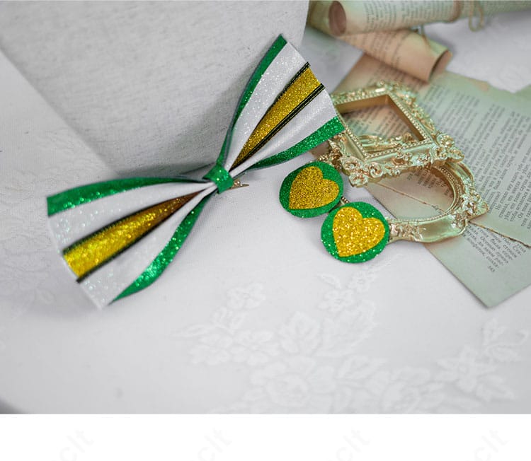 チアヘアアクセ(髪飾り)のディテール。色味と質感、留め具構成を示すアップ画像