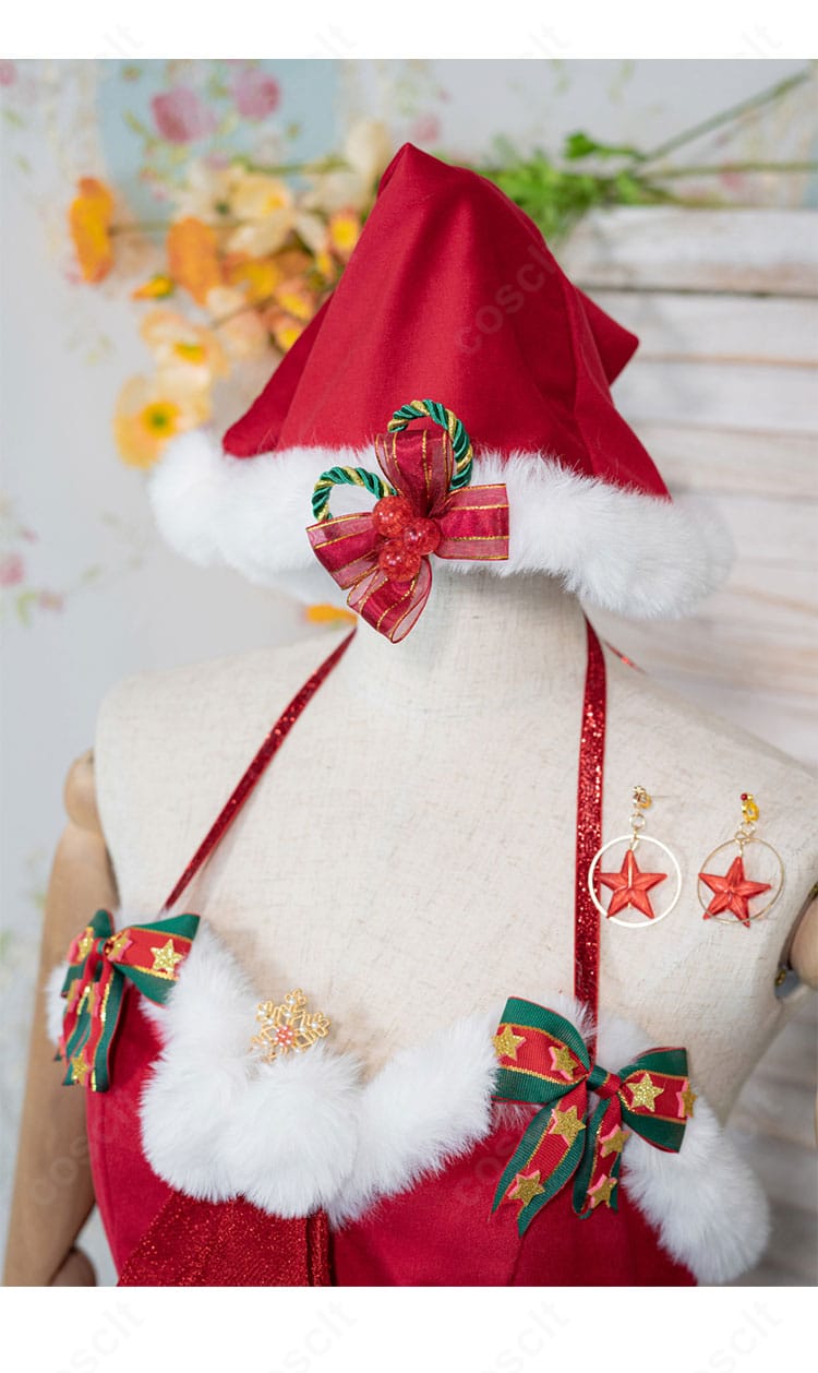 エマ クリスマス帽子のヘッドドレス詳細。縁取りと装飾の質感が分かるクローズアップ