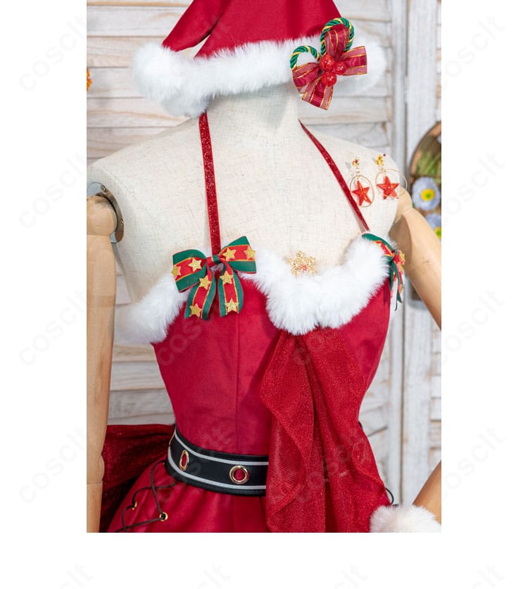 エマ クリスマス衣装の襟元ディテール。襟の形と飾りの配置が分かるクローズアップ