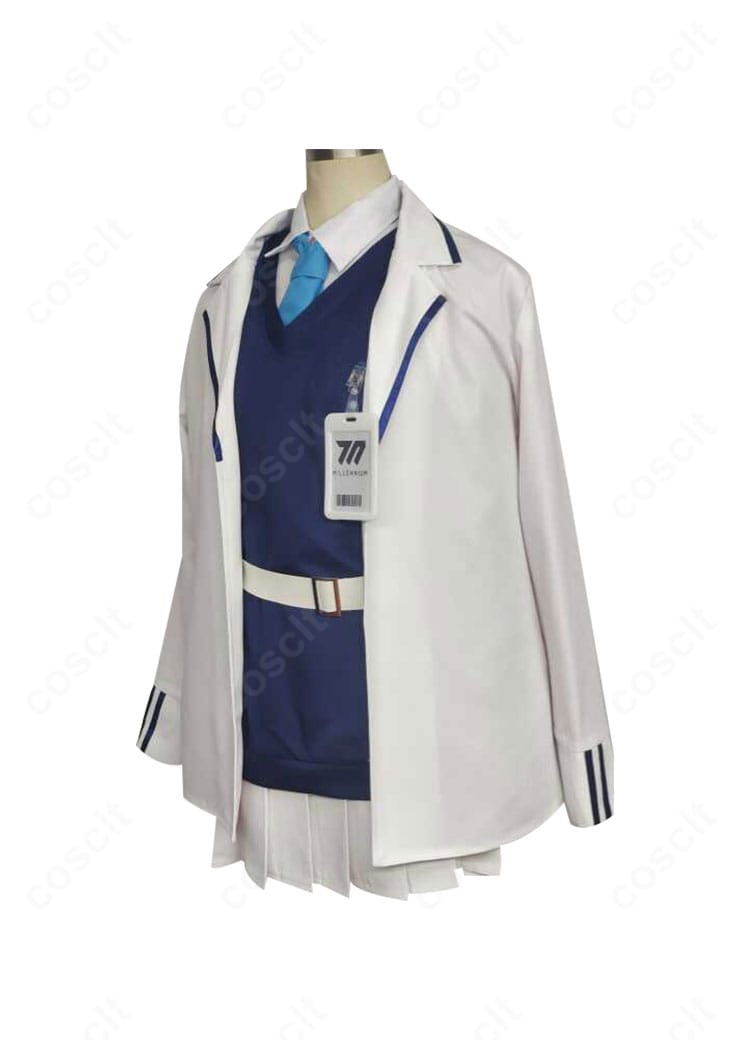 ブルーアーカイブ 白石ウタハ衣装の側面。スリムなシルエットとベルト・ウエストポーチの位置関係が分かる横構図。