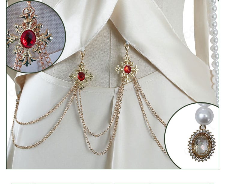 腰飾りの意匠を拡大。メタリック調パーツと植物モチーフの組み合わせ、留め具の構造が見える画像