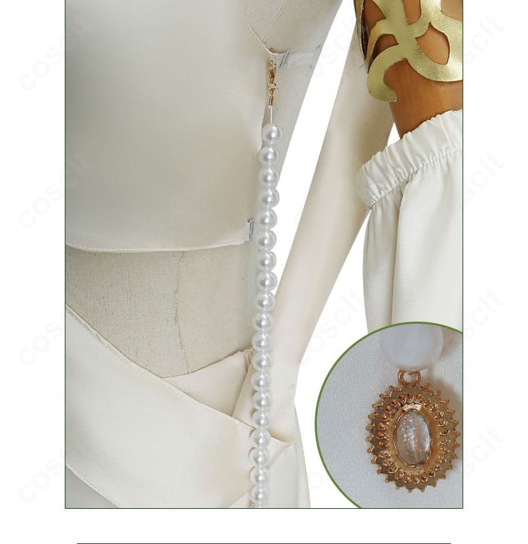 腰飾りの別角度ディテール。揺れ感とチェーン配置、塗装の質感を強調した写真