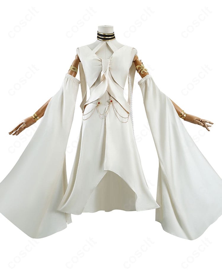 コスプレ衣装の正面詳細。トップスとスカートのライン、胸元装飾、配色バランスが確認できる画像