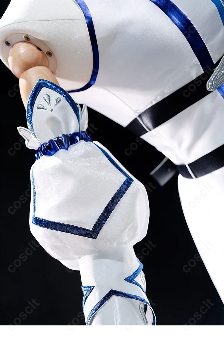 ソードアート・オンライン アスナ ウンディーネ衣装の袖デザイン詳細。カフスの形状とライン装飾、素材のハリ感が分かる写真。